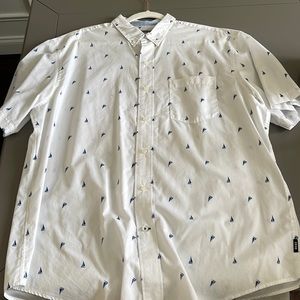 Izod button down
